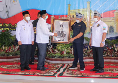 Sambut Kedatangan Wamen Agraria, Bupati Alfedri Sampaikan Kondisi Pertanahan Terkini di Siak